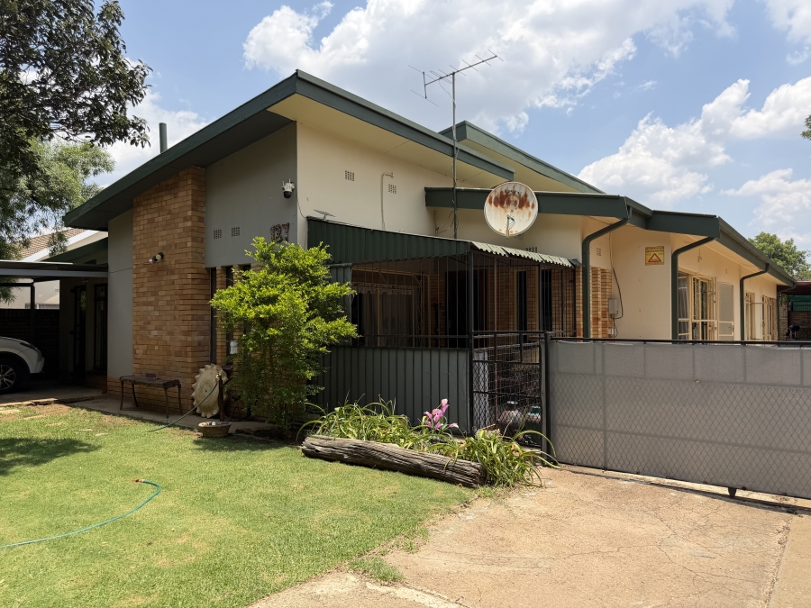 4 Bedroom Property for Sale in Miederpark North West